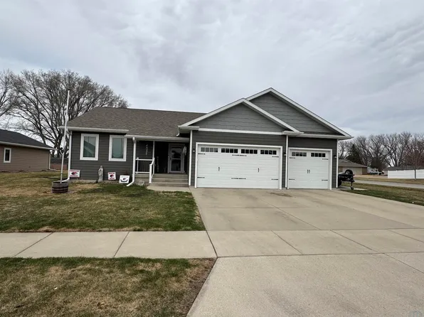 1540 Rockwell Trl, Vermillion, SD 57069