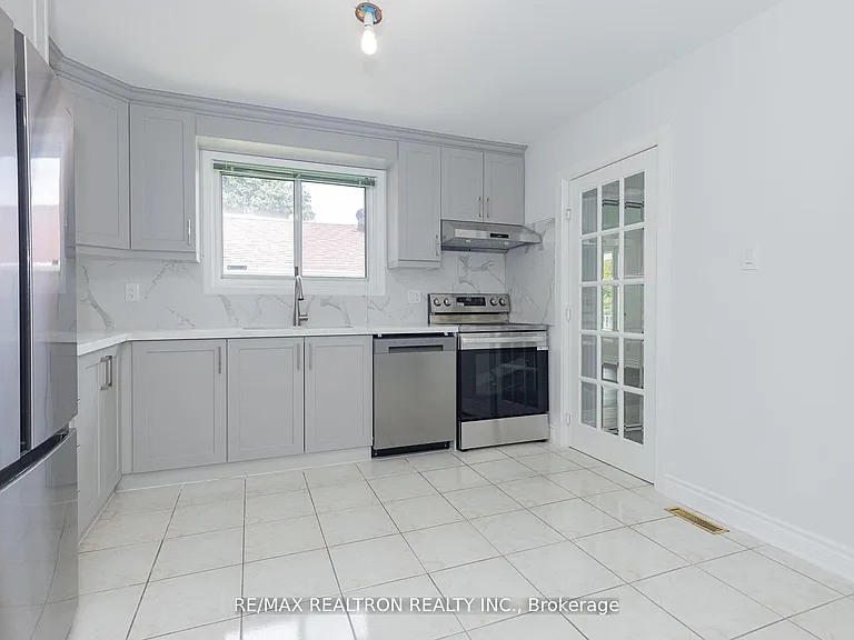 129 Sexton Cres #MAIN — Photo 4