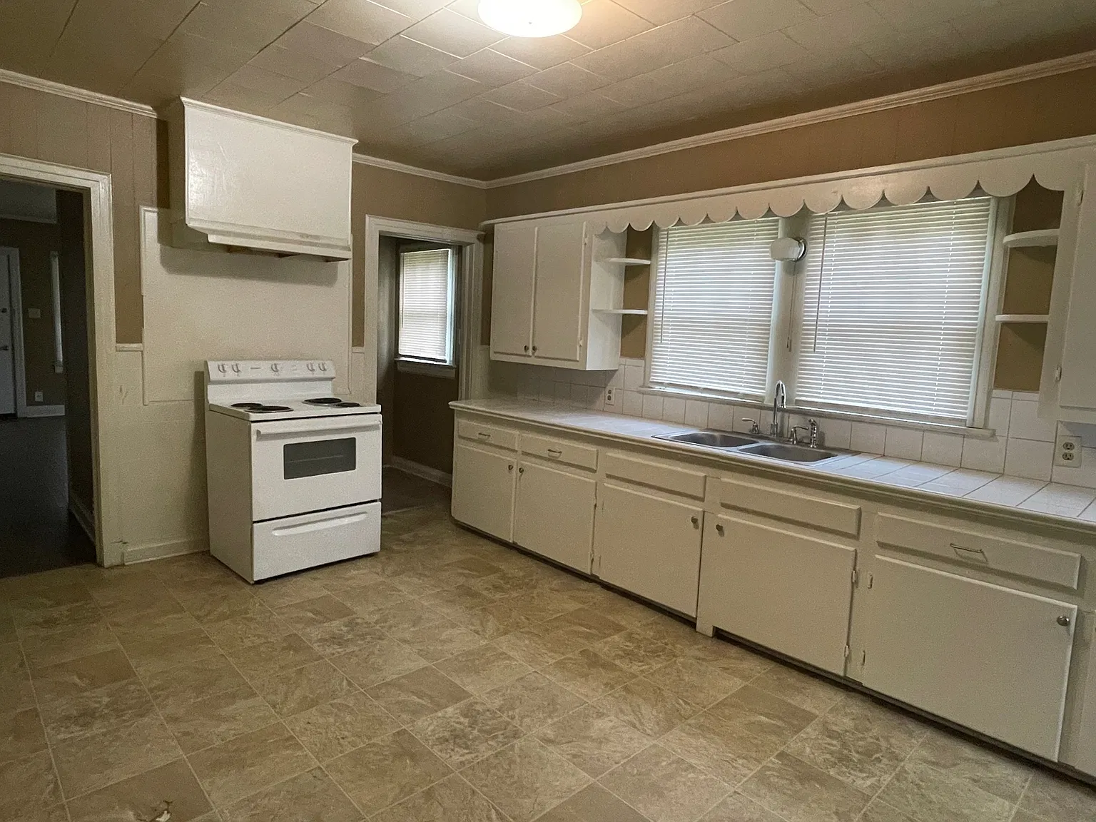 2 bed, $900 — Photo 2