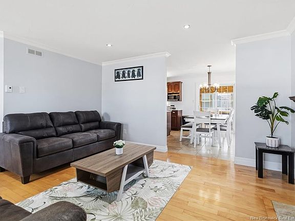4th image of 385 Mandeville St