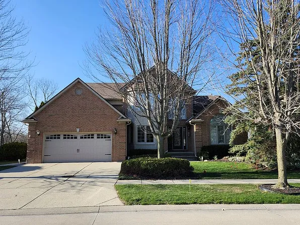 16033 White Water Dr, Macomb, MI 48042