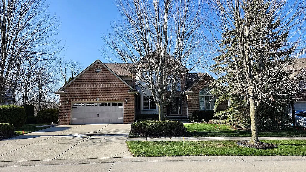 16033 White Water Dr photo 1
