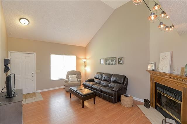 2nd image of 4944 Yorkshire Rd