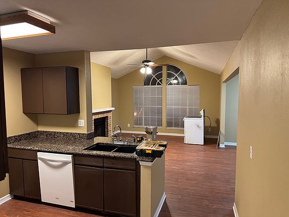 4th image of 662 Youngstown Pkwy APT 212