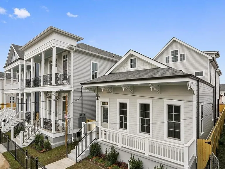 2406 Valence St — Photo 2