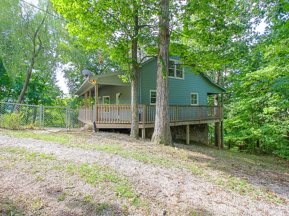 255 Clear Lake Dr, Jacksboro, TN 37757