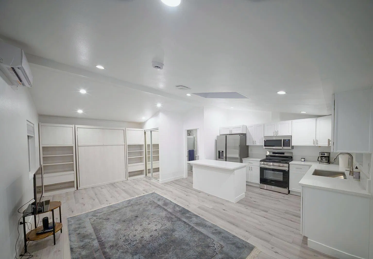 Studio, 450 sqft, $2,100 — Photo 2