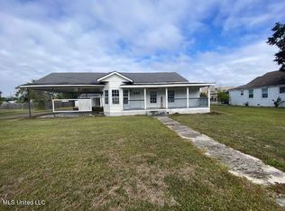 1015 Live Oak Ave, Pascagoula, MS 39567