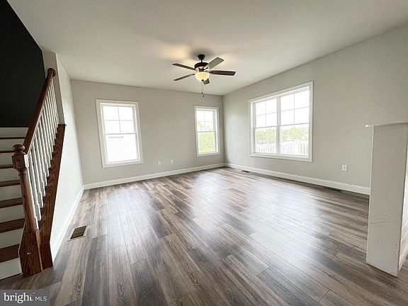 3rd image of 106 Tree Top Ln