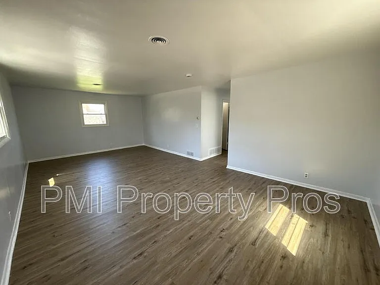 2716A N Buffum St — Photo 14