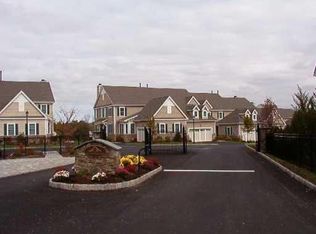 18 Turnberry Ct, Monroe, NY