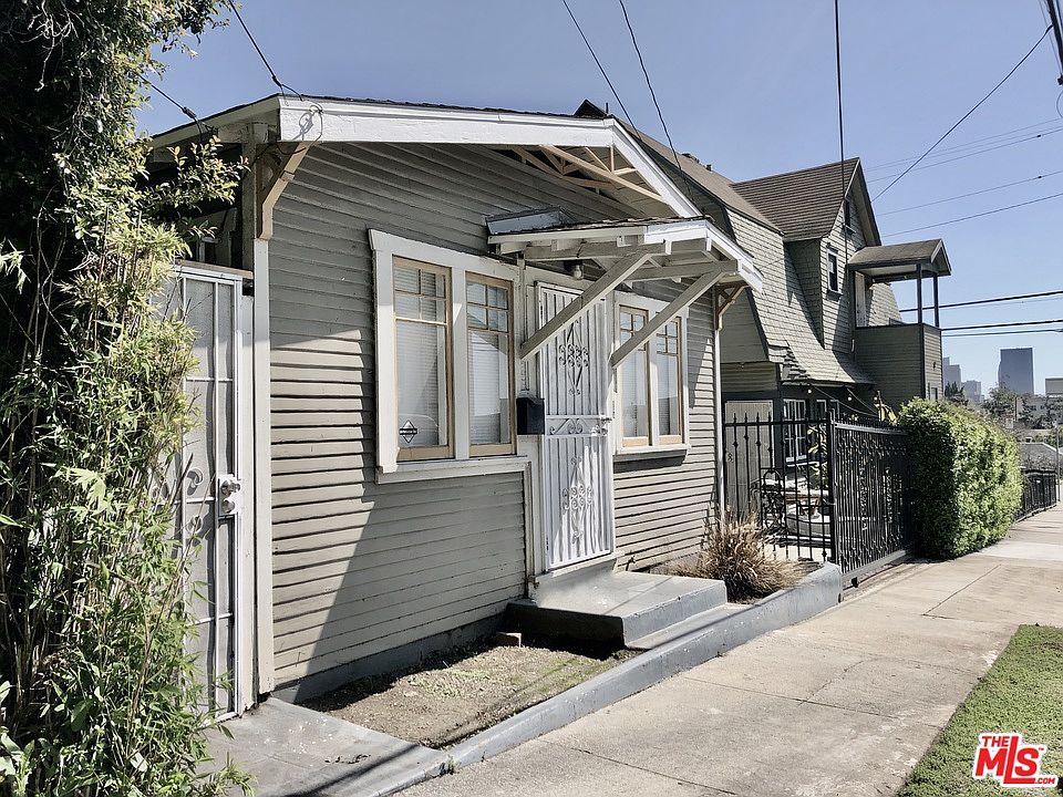 1st image of 608 Douglas St