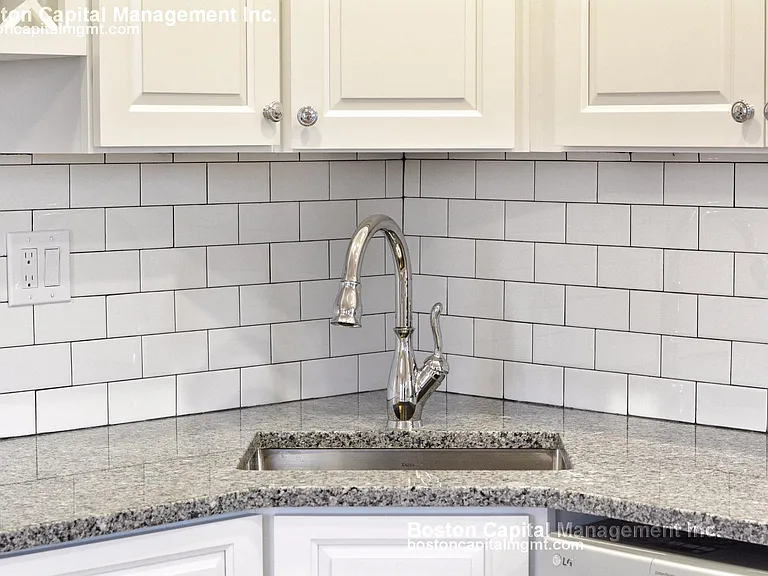 57 W 7th St — Photo 6