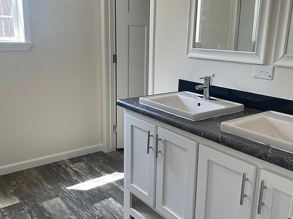 5th image of 5750 Howard Ln #5057