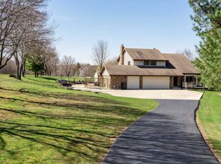 30586 N Gossell Rd, Wauconda, IL 60084