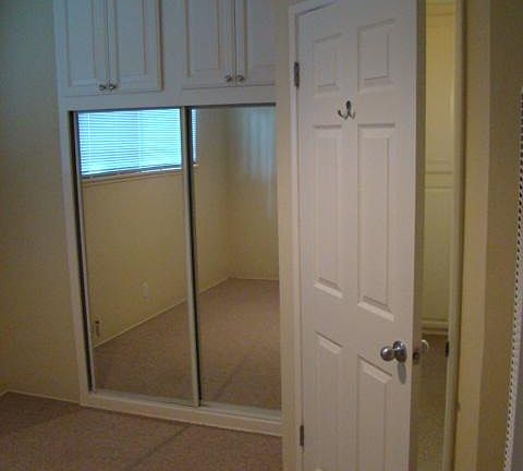 mirrored wardrobe doors in bedroom