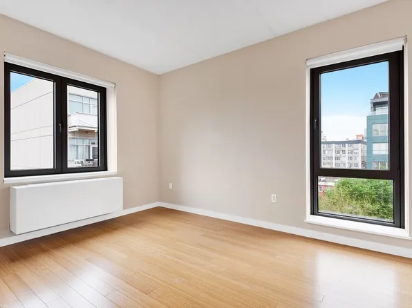 373 Wythe Avenue image 7 of 14