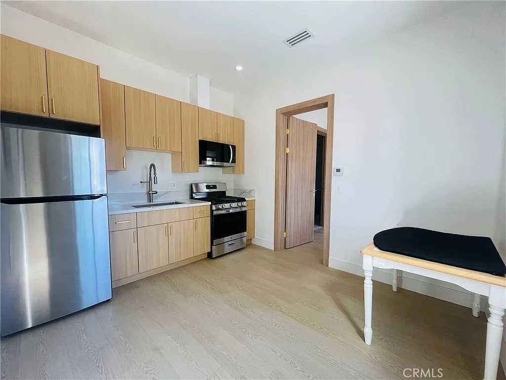 1 bed, 450 sqft, $2,495 — Photo 3