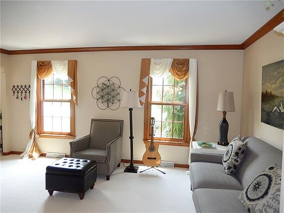 4th image of 304 Marigold Dr