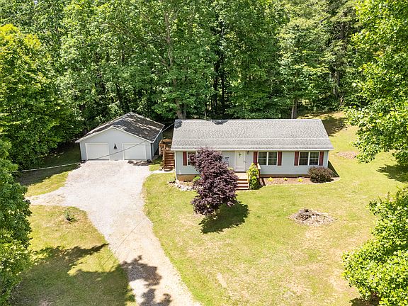 3rd image of 222 Greenwood Ln SE