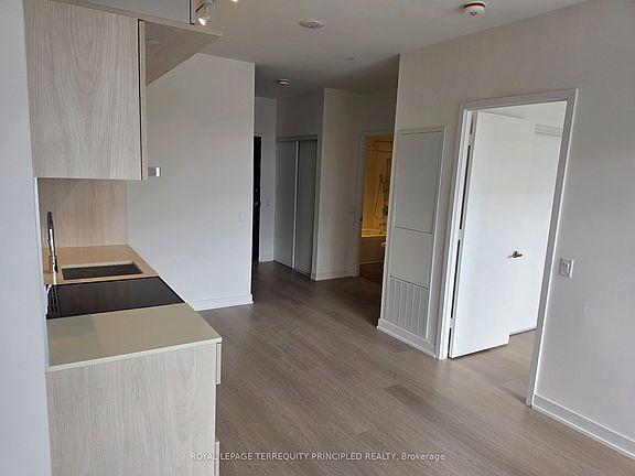 4th image of 448 Burnhamthorpe Rd W #517