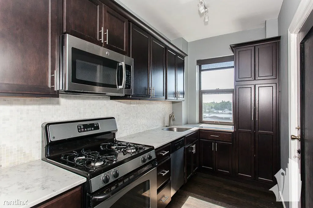 3520 N Lake Shore Dr APT 2H photo 1