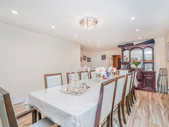 33 Manhattan Court image 7 of 32