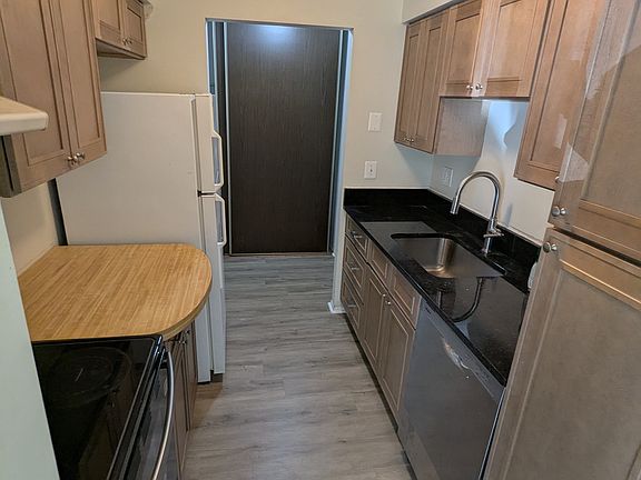 2nd image of 30024 W Twelve Mile Rd Unit 13