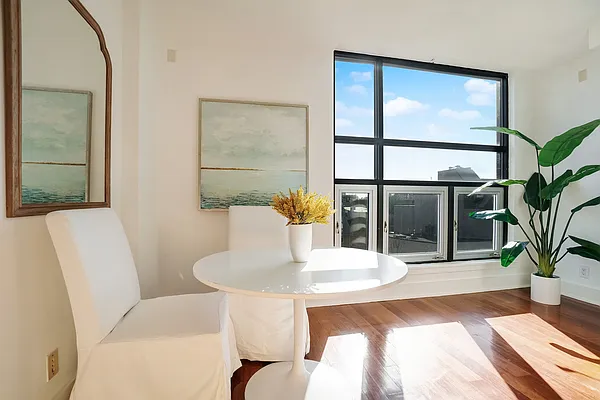 Rented by Bond New York | media 7