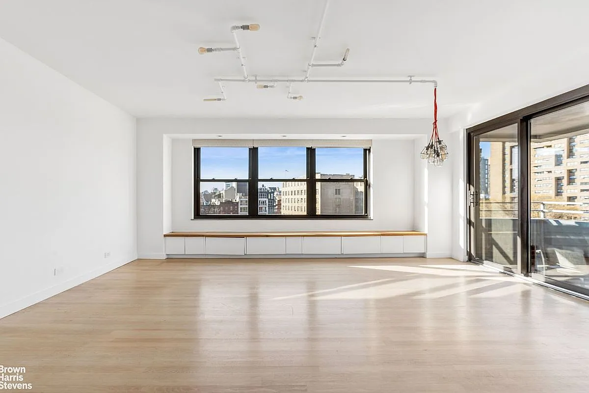 387 Grand St APT K707 photo 1