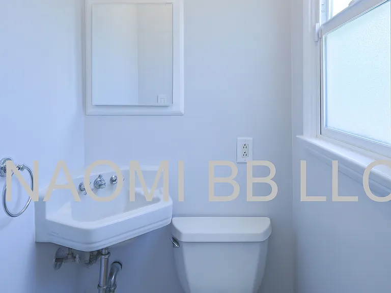 501 N Naomi St — Photo 17