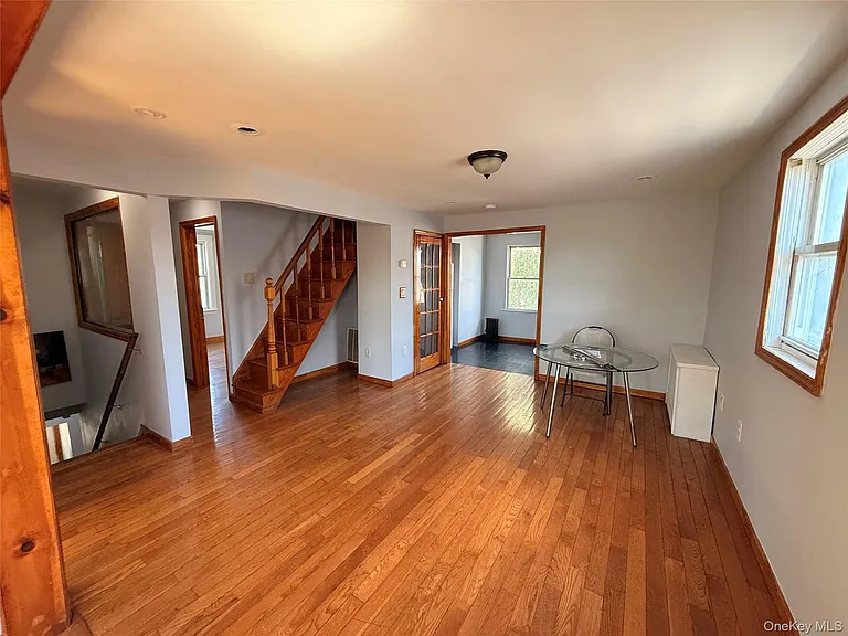 21734 Hempstead Ave — Photo 10