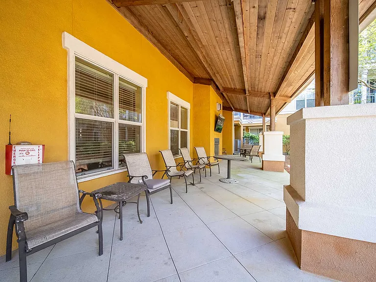 1810 W Cervantes St — Photo 30
