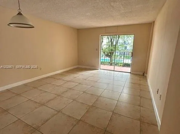 14250 SW 62nd St APT 221, Miami, FL 33183