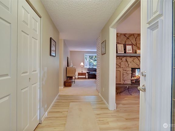 4th image of 2095 Lakemoor Drive SW