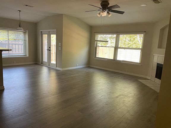4th image of 2220 Hamden Ct