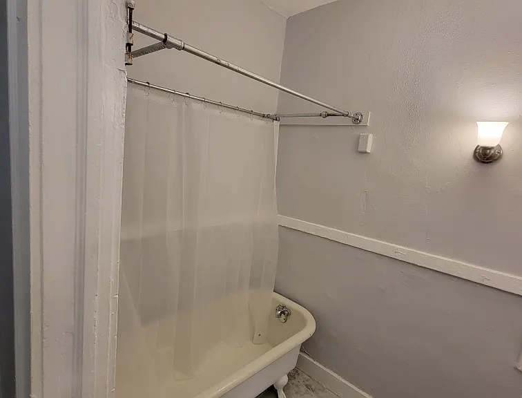 Colonial Apartments — Photo 14