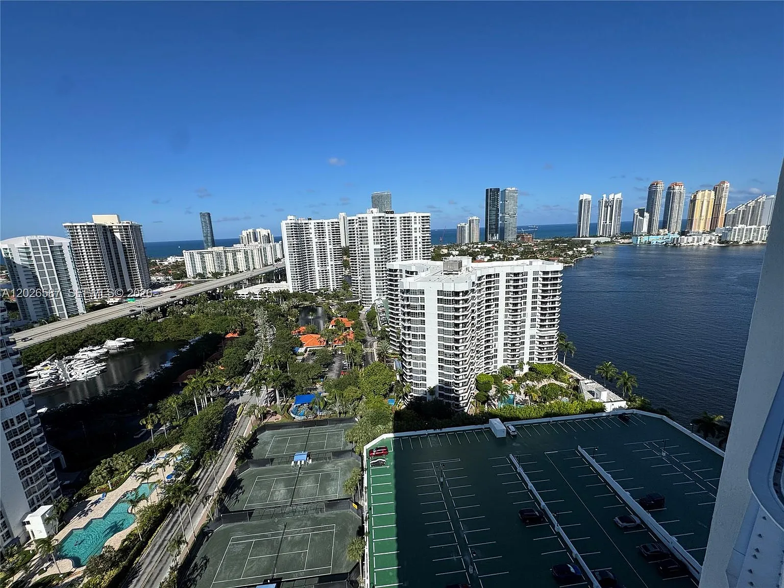 Mystic Pointe Tower 500 C — Photo 3