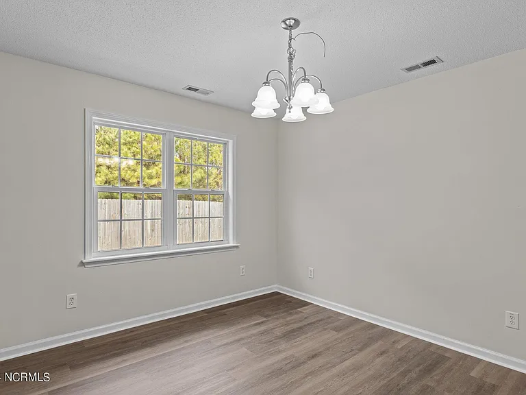 104 Blue Bird Ln — Photo 16