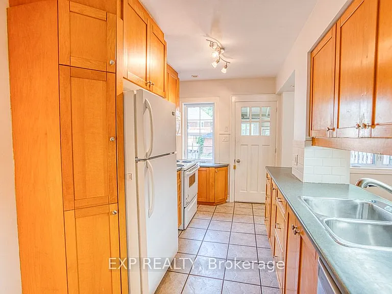 413 Holland Ave — Photo 18