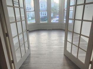 164 6th Ave #1, Troy, NY 12180