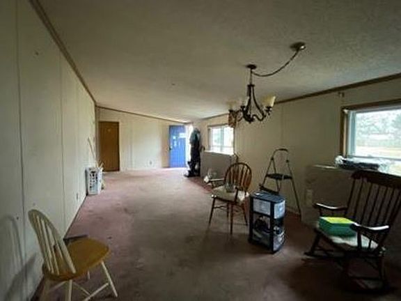 3rd image of 124 E Holly Dr