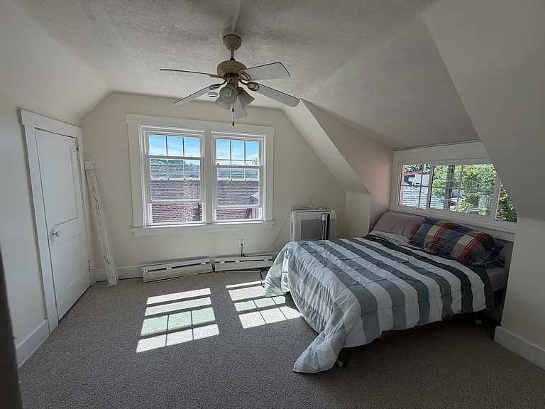 Fourth bedroom (third floor)