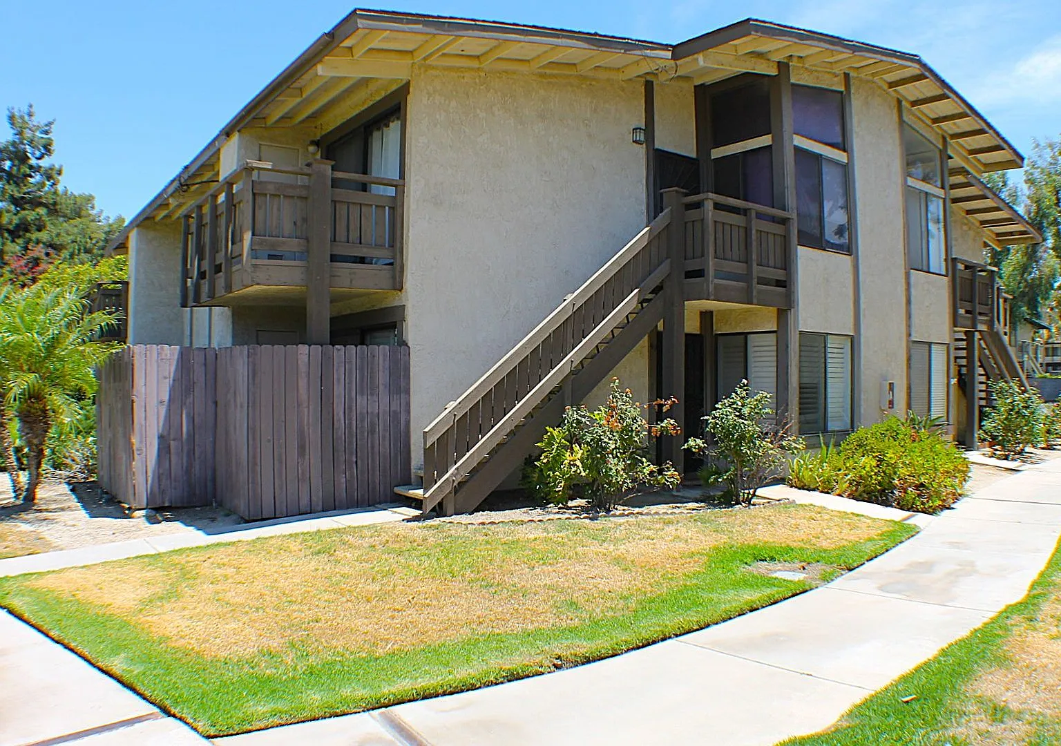 1 bedroom Meadow Lane Condo available for immediate move in — Photo 1