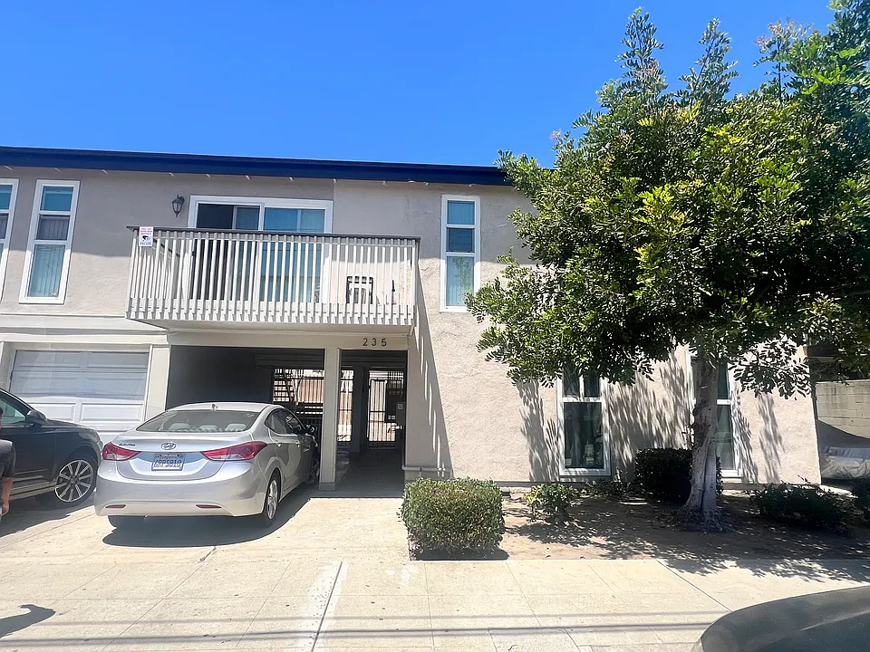 235 E Burnett St #9