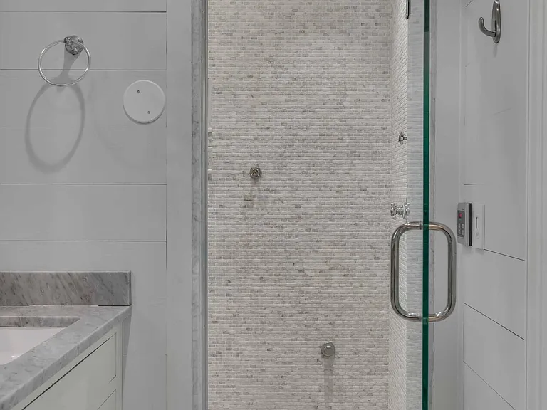 618 Pelzer Dr — Photo 16