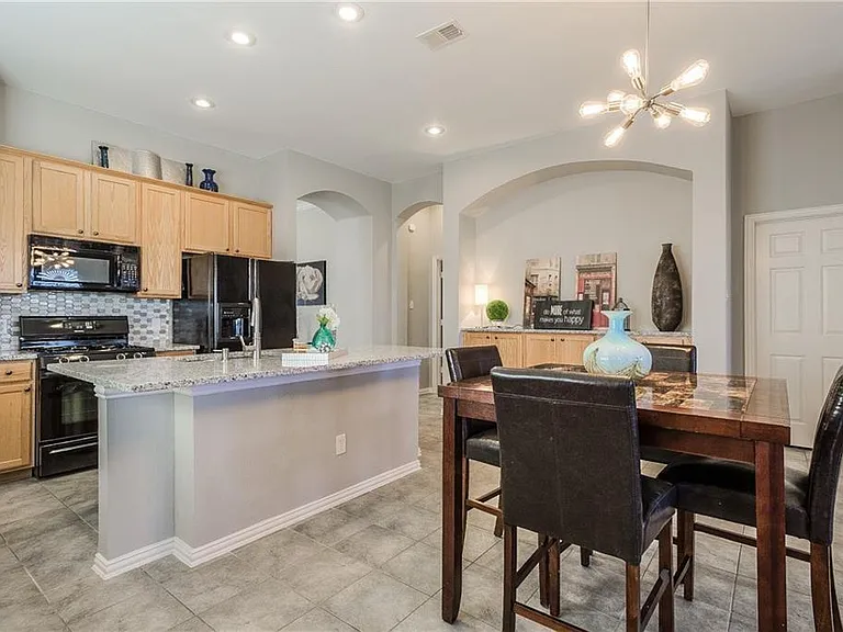 1426 Forest Oaks Ct — Photo 14