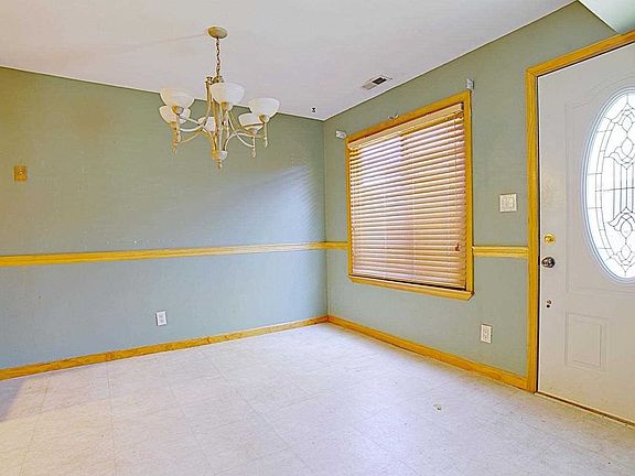 2nd image of 81 Lombard Ct
