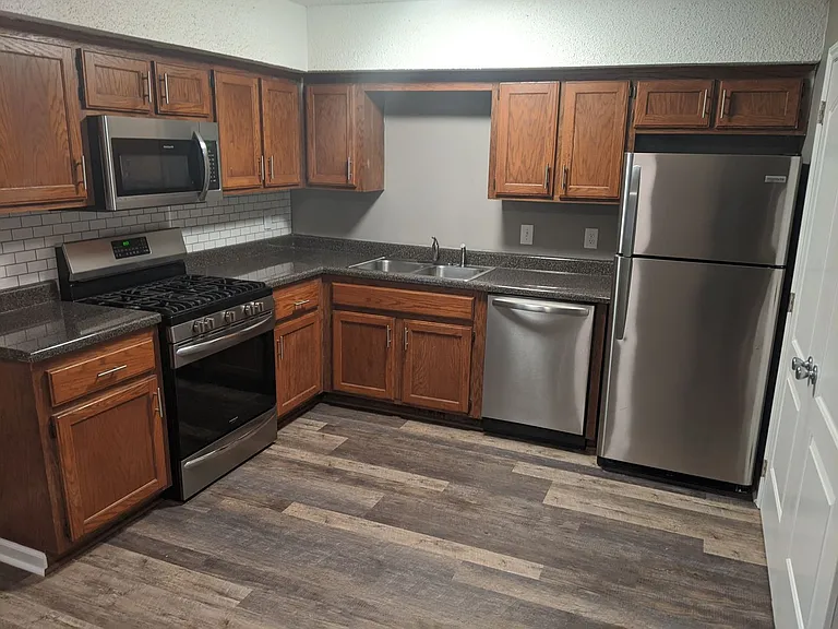 Frost Garden Townhomes — Photo 2