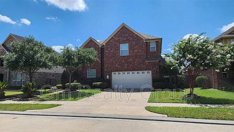 5 bed, 3.5 bath, 3483 sqft, $3,295 — Photo 2
